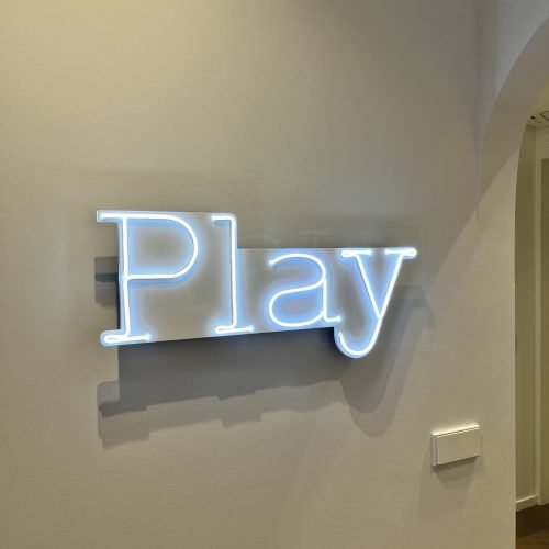 ledneonlt_personalizuoti_pagal_uzsakyma_led_neonines_iskabos_uzrasai_zenklai_apsvietimas_sieninis_aksesuarai.